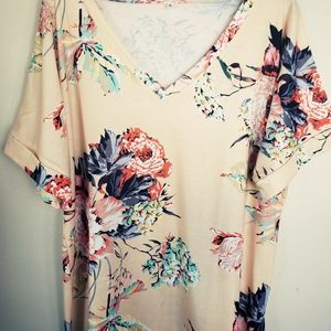 XL Boutique Floral Top V Neck Tee